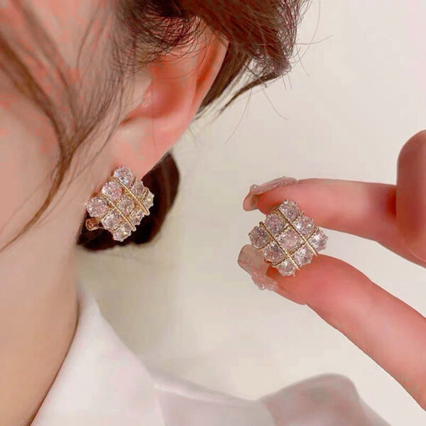 Exquisite Socialite Sparkling Square Zircon Earrings - Image 2